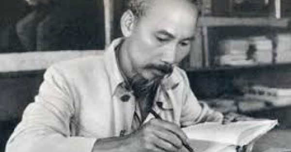 16 tác phẩm đoạt giải tranh cổ động tuyên truyền kỷ niệm 130 năm Ngày sinh Chủ tịch Hồ Chí Minh