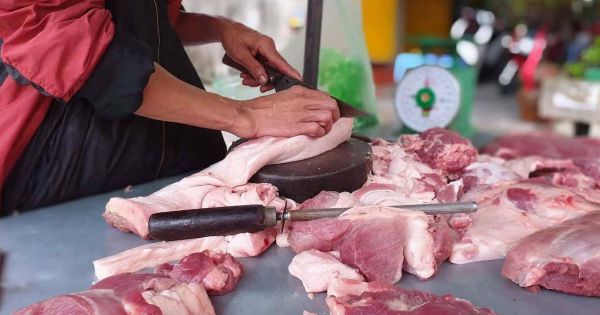 Cục Chăn nuôi lên tiếng giải thích vì sao thịt lợn không giảm giá