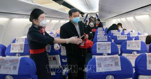 Đề xuất bỏ giãn cách hành khách trên máy bay từ 0 giờ ngày 7/5