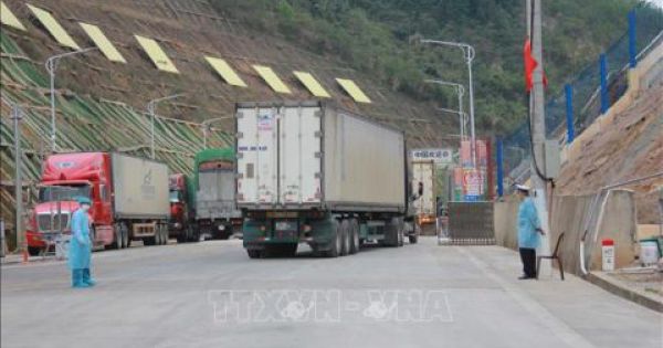Gần 200.000 tấn hàng hóa được thông quan qua Cửa khẩu Bắc Luân 2