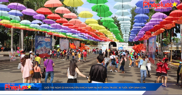 Giới trẻ nghĩ gì khi khuyến khích nam nữ kết hôn trước 30 tuổi, sớm sinh con