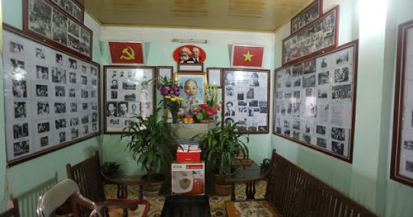 Lão nông dành 50 năm sưu tầm ảnh Bác Hồ