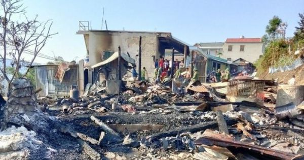 Ba căn nhà bị thiêu rụi trong đêm ở Lai Châu