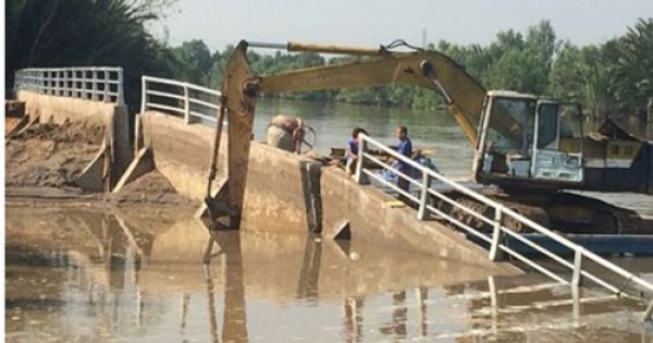 Nhiều đơn vị chịu trách nhiệm trong vụ sạt lở bờ kè Tắc Sông Chà, TPHCM