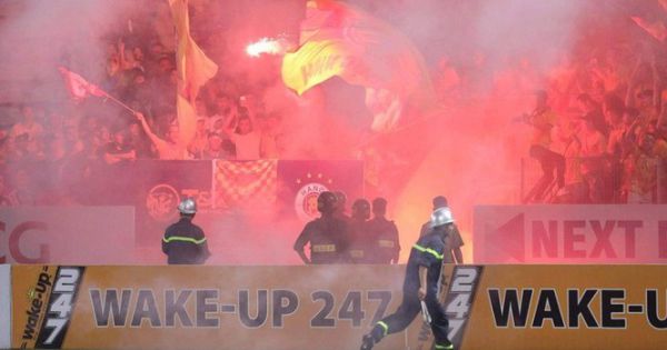 Kẻ bắn pháo sáng vào nữ cổ động viên trên sân Hàng Đẫy lĩnh 4 năm tù