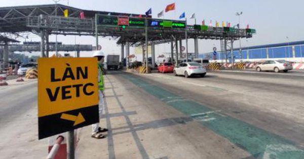 Chậm thu phí không dừng, Bộ trưởng GTVT nghiêm khắc phê bình