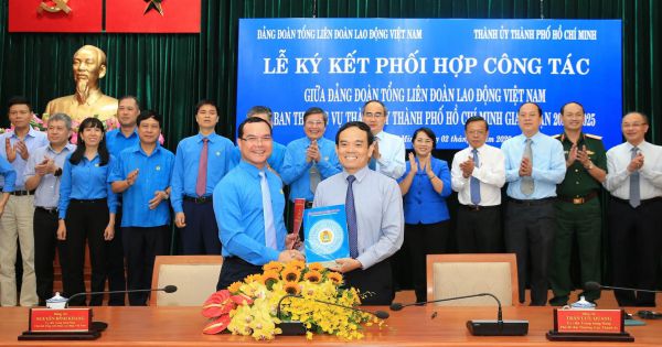 Cán bộ công đoàn trích lương ủng hộ người lao động