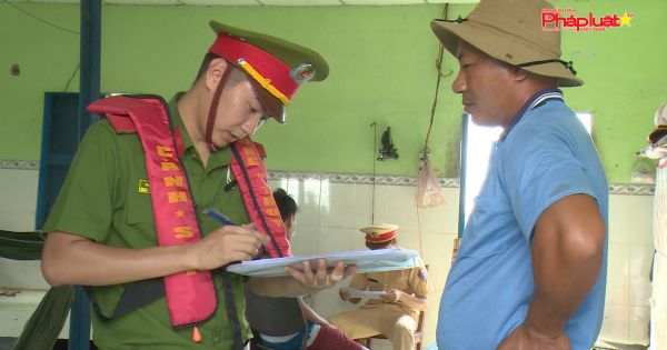 Bắt giữ 12 phương tiện khai thác, vận chuyển cát trái phép trên sông Tiền