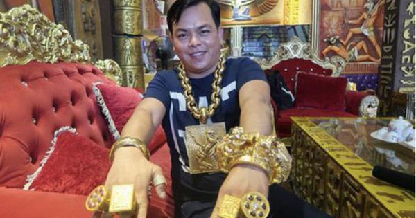 Xét xử Phúc XO, “đại gia” đeo vàng giả