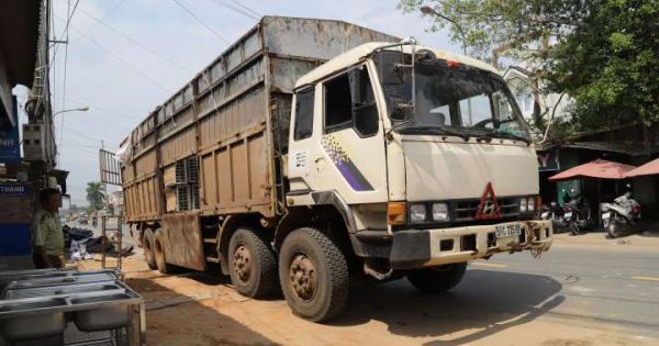 Lái xe bỏ trốn, để lại hàng trăm sản phẩm điện máy không giấy tờ