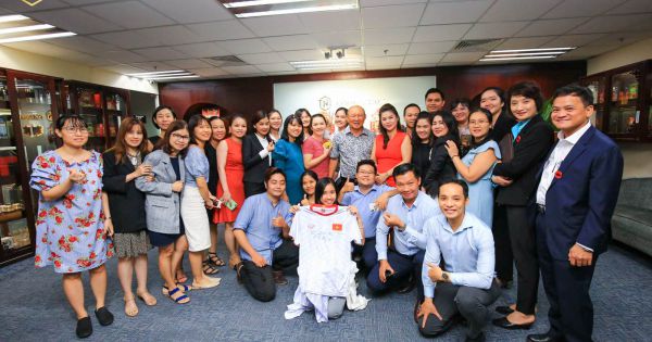 King Coffee chào đón HLV Park Hang Seo cùng phu nhân đến thăm và trò chuyện