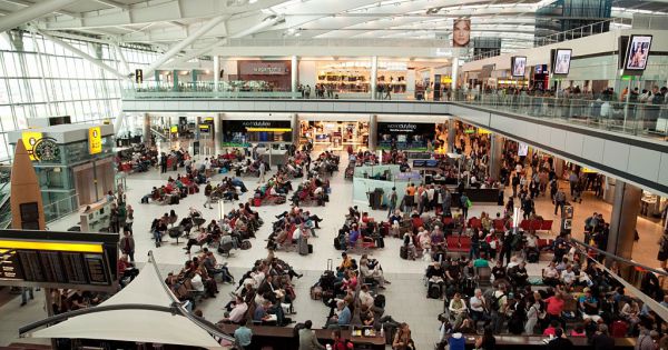 Anh miễn cách ly với 59 nước, trong đó có Việt Nam, không có Trung Quốc