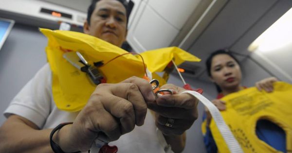 Xé áo phao, không nộp phạt, nữ hành khách ở Hà Nội bị cấm bay 1 năm