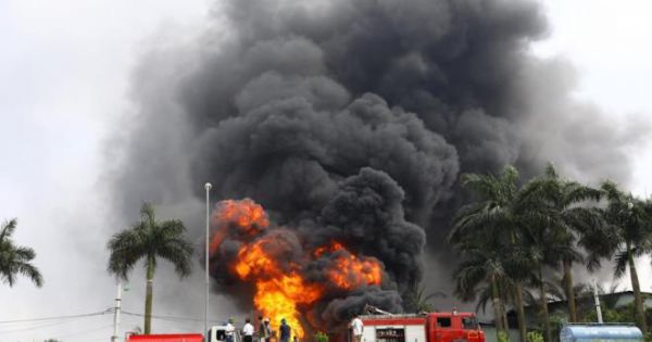 Cháy kho hóa chất ở Long Biên: Không khí có chất hóa học vượt chuẩn gần 20 lần