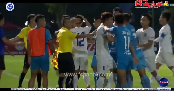 HLV Hứa Hiền Vinh bóp cổ học trò cũ, CLB Phố Hiến kiểm điểm, xin lỗi