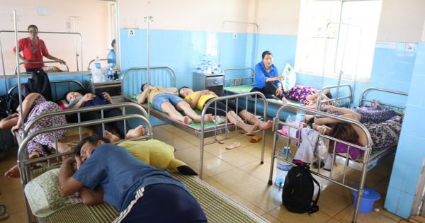 Hơn 100 người ngộ độc sau bữa tiệc hải sản