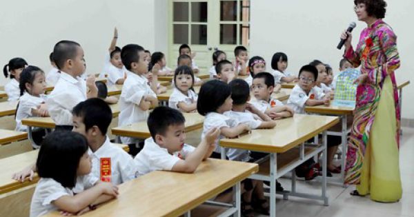 Nhà trường vận động phụ huynh đóng tiền lo cơm, nước cho các cán bộ coi thi tốt nghiệp