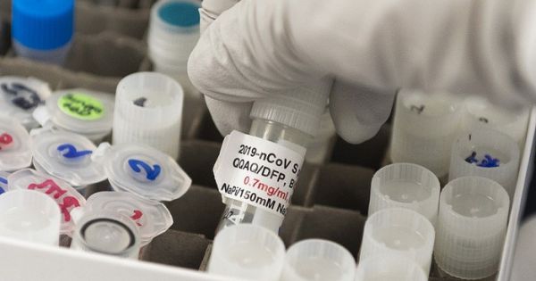 Anh tố Nga đánh cắp bí mật vaccine Covid-19, Moscow phản đối