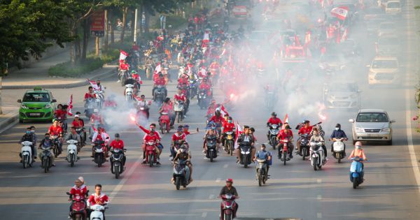 Sân Hàng Đẫy bất lực chống pháo sáng: Hà Nội FC cố gắng nhưng vẫn bị phạt