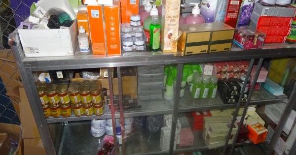 Bán mỹ phẩm qua Facebook bị phạt 64 triệu