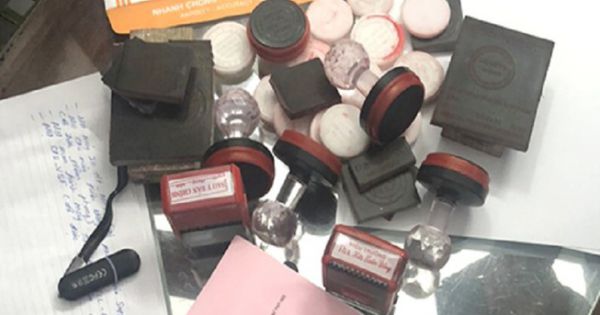 Đồng Nai: Triệt phá 'lò sản xuất' bằng cấp, giấy tờ giả