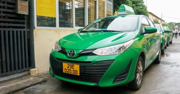 Những chiếc xe taxi đầu tiên chuyển sang biển kiểm soát màu vàng
