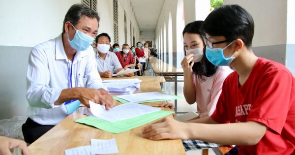 Hà Nội: Học sinh trúng tuyển lớp 10 nộp hồ sơ trong ngày 14 và 15-8