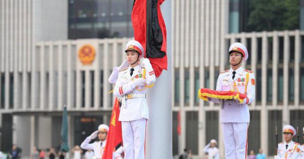 Toàn cảnh Lễ treo cờ rủ Quốc tang nguyên Tổng Bí thư Lê Khả Phiêu