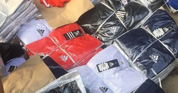 Hà Nội: Cảnh sát giao thông phát hiện lô hàng hiệu nhập lậu