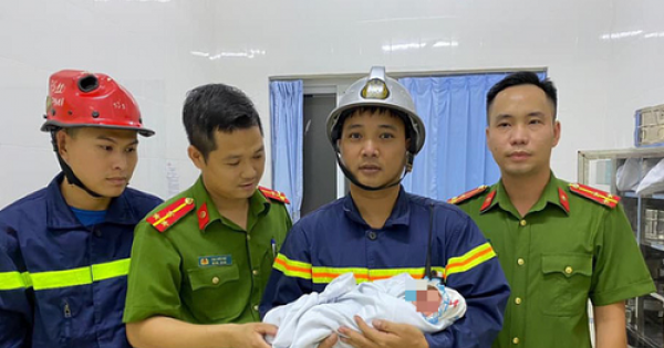 Đục tường cứu bé sơ sinh bị bỏ rơi giữa 2 khe tường