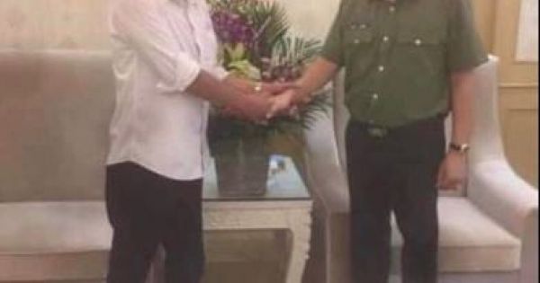 Mạo danh Cục Báo chí tặng hoa chúc mừng đơn vị công an nhân ngày 19/8