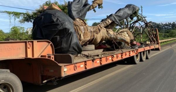 Bắt giữ xe đầu kéo chở cây “khủng” thông qua nhiều chốt CSGT