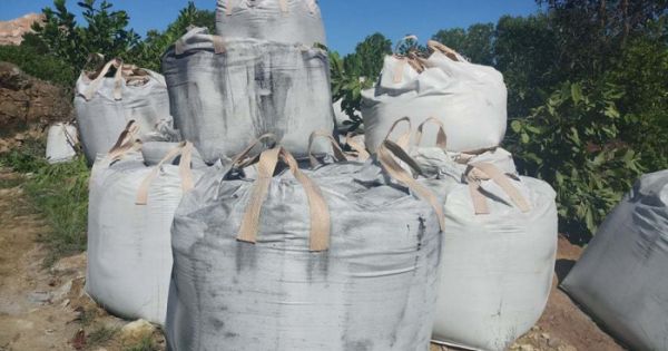 Hàng chục tấn chất thải 