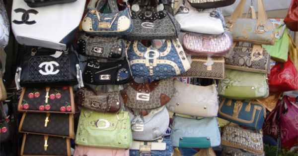 Trung Quốc phá đường dây làm giả túi Louis Vuitton