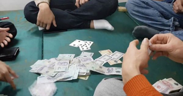 Chủ tịch HĐND xã ở Thái Bình bị đình chỉ công tác sau khi bị khởi tố tội đánh bạc