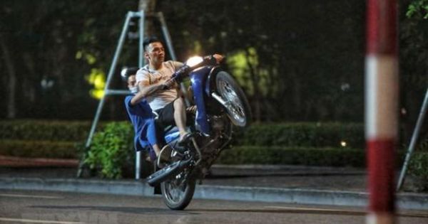 Hà Nội bắt giữ nhóm đối tượng phóng xe máy lạng lách, gây rối trật tự