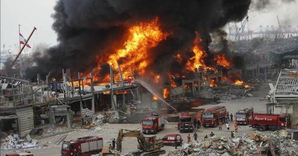 Cháy lớn bất ngờ bùng lên ở cảng Beirut