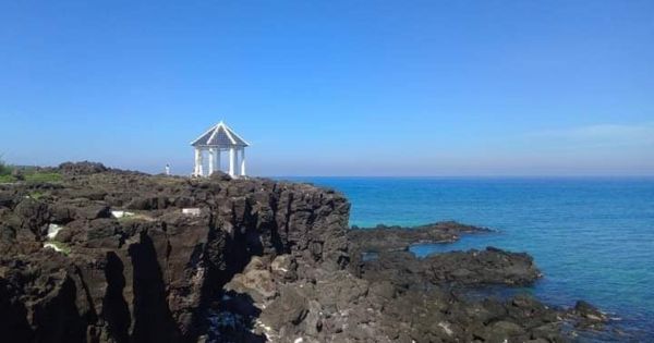 2 điểm dừng chân bê tông xây trên bãi nham thạch ở Lý Sơn gây tranh cãi