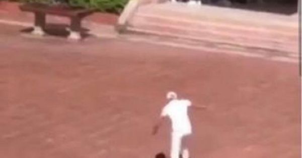 Tạm đình chỉ bảo vệ trường cấp 3 đánh người ngay sân trường