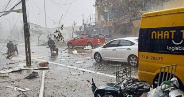 Bão số 5 làm một người tử vong, gần 1.700 nhà tốc mái ở TT-Huế