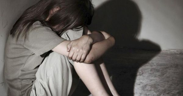 Bắt khẩn cấp gã đàn ông giở trò đồi bại với con gái người tình