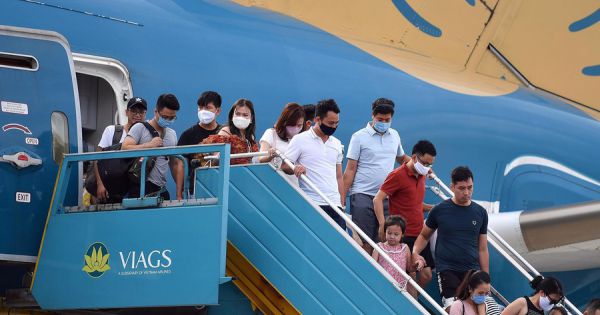 Thủ tướng yêu cầu tăng tần suất chuyến bay quốc tế có kiểm soát chặt