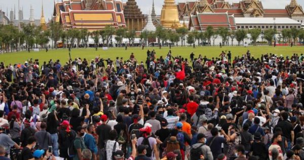 Biểu tình quy mô lớn nhất tại Thái Lan trong nhiều năm, yêu cầu cải cách chế độ quân chủ