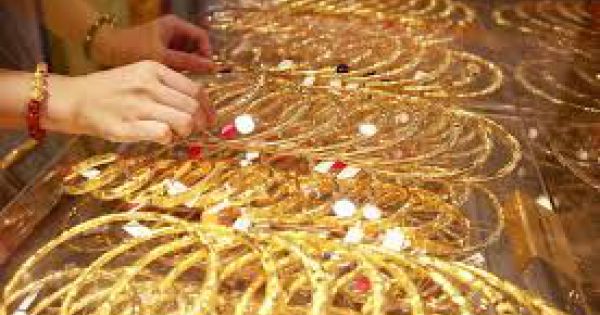 Giá vàng tăng, tỷ giá trung tâm giảm