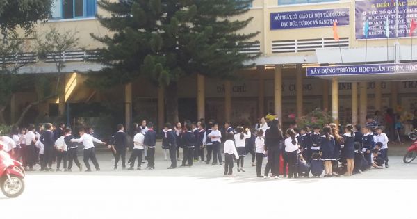 Bác tin học sinh lớp 3 đang mua đồ ăn sáng thì bị người phụ nữ lạ mặt bắt cóc