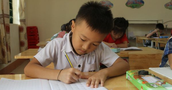 Bắt đầu từ học kì II, dạy học SGK dân tộc theo chương trình mới