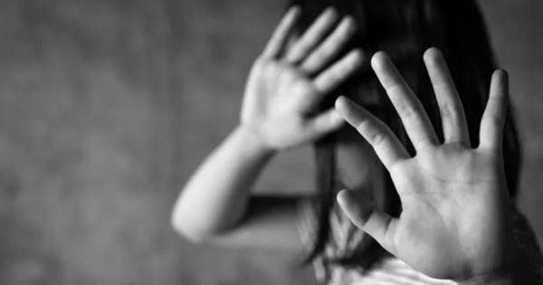 Tạm giữ hình sự đối tượng xâm hại bé gái 13 tuổi quen qua mạng xã hội