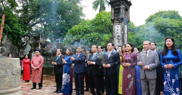 Tại Cố đô Hoa Lư ,Lãnh đạo thành phố Hà Nội dâng hương tưởng nhớ Đức vua Lý Thái Tổ