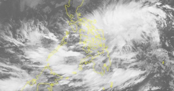 Xuất hiện áp thấp mạnh giữa Biển Đông