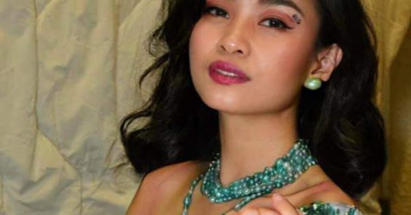 Ca sỹ Đồng Lan bị nhiễm COVID-19 tại Pháp